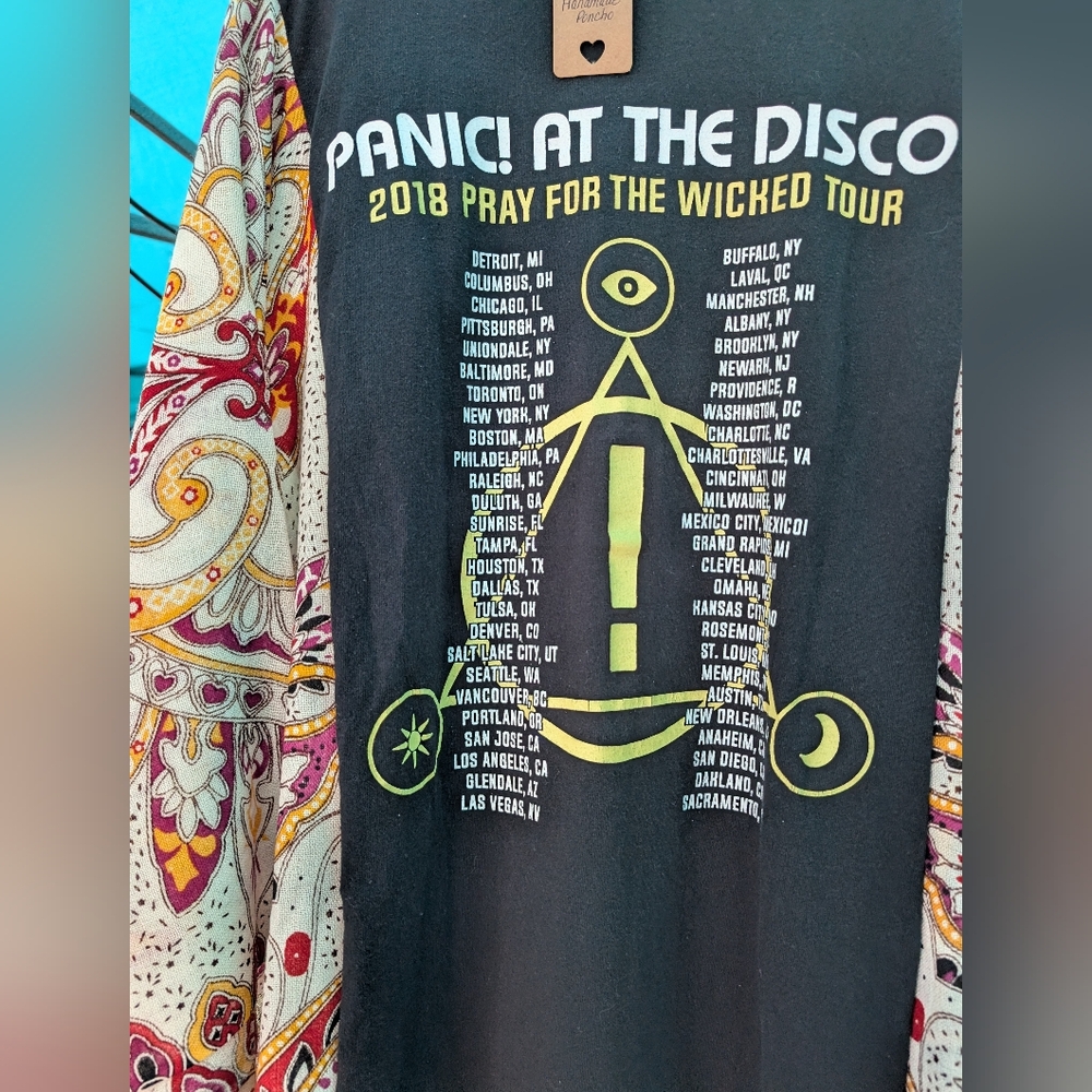 PANIC AT THE DISCO CONCERT Poncho Scarf T-shirt Hand Crafted Upcycled - Picture 3 of 9